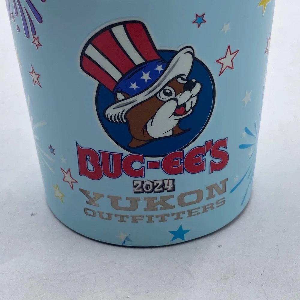 Buc-ee's 40oz Tumbler Mug Blue Patriotic Land of the Free 2024 glow on dark